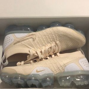 SOLD!!! Wmns Nike air vapormax flyknit 2